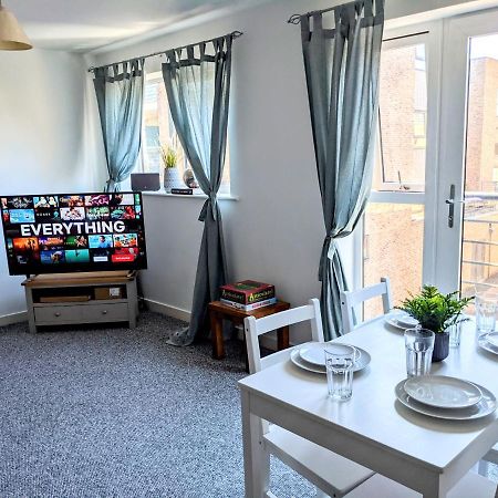 Simple 2-Bedroom 1.5 Bath Apartment In Thornhill Саутгемптон Екстер'єр фото