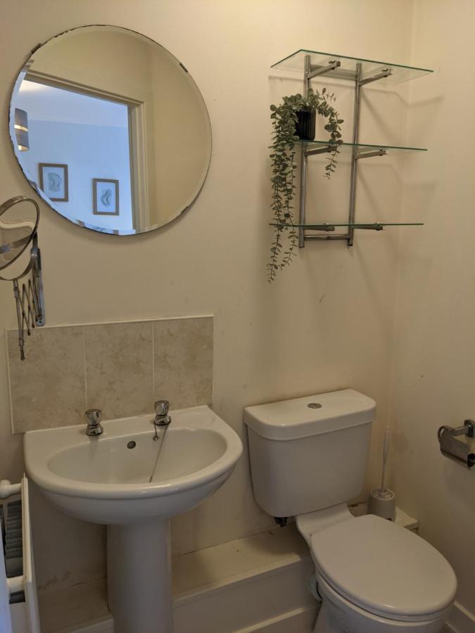 Simple 2-Bedroom 1.5 Bath Apartment In Thornhill Саутгемптон Екстер'єр фото