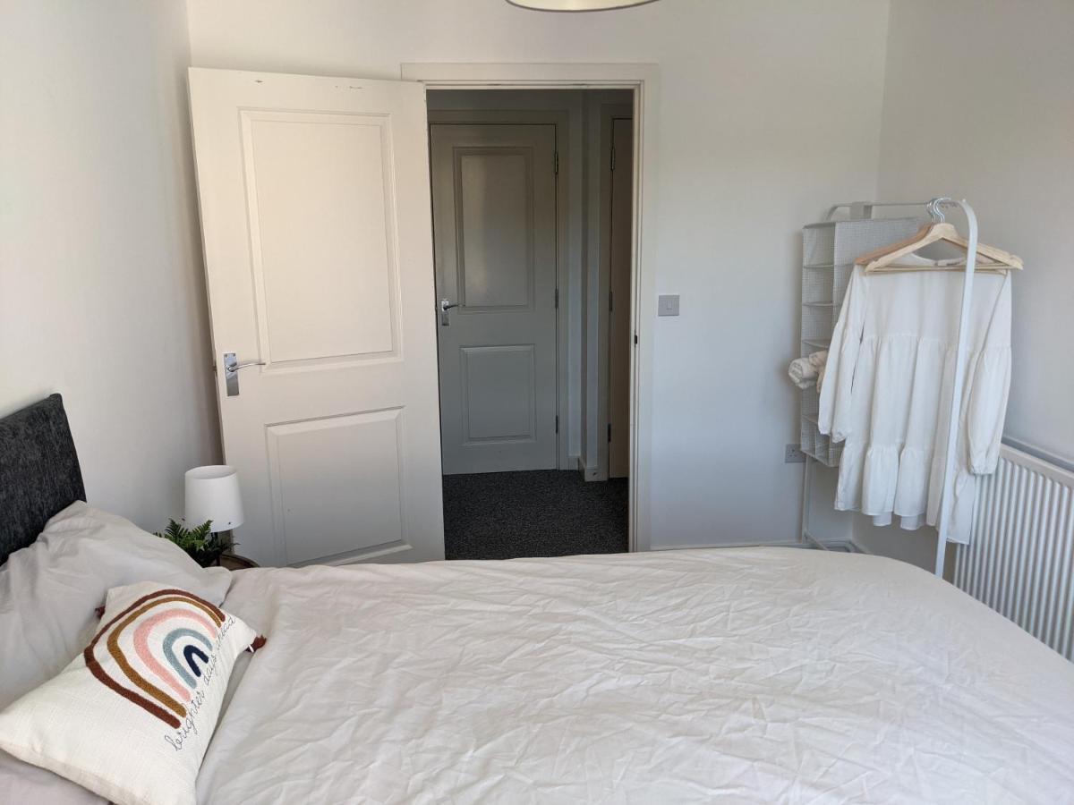 Simple 2-Bedroom 1.5 Bath Apartment In Thornhill Саутгемптон Екстер'єр фото