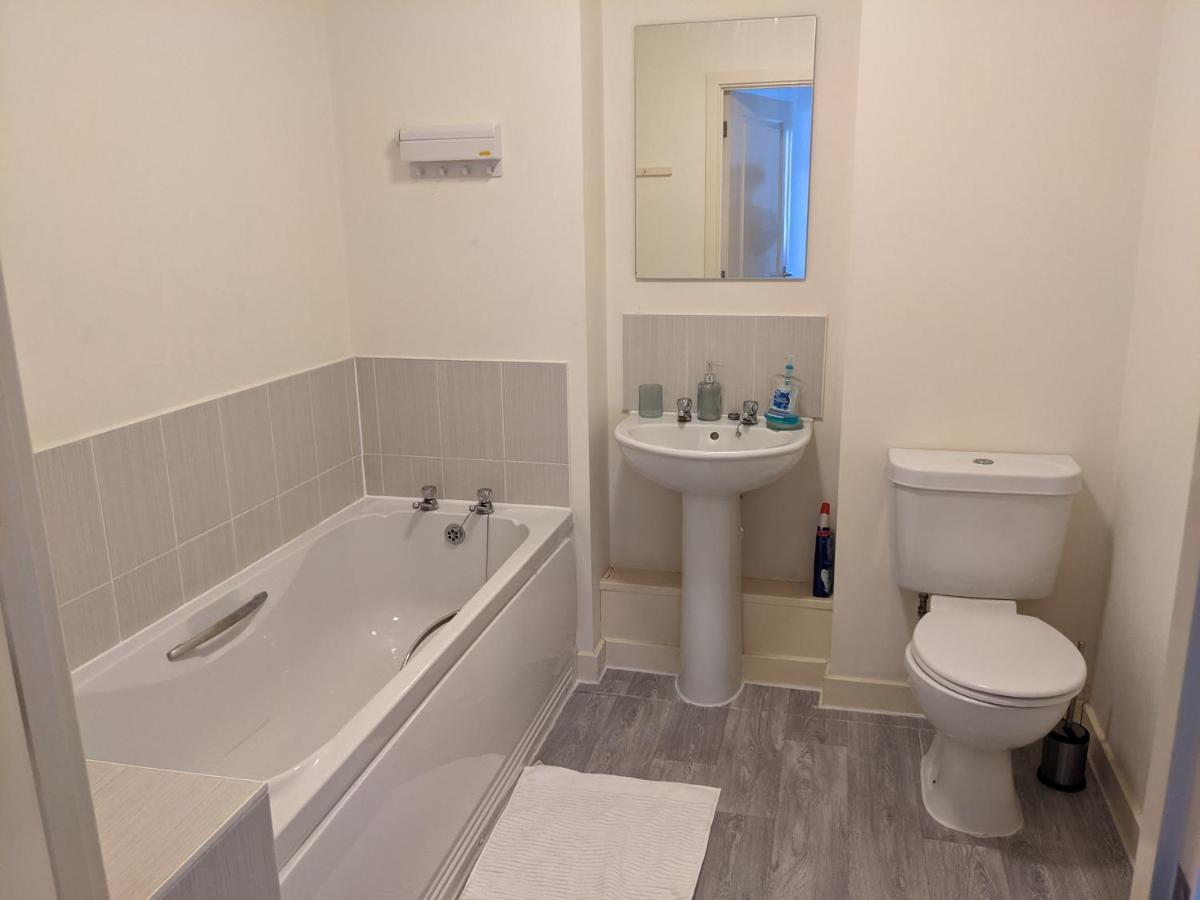 Simple 2-Bedroom 1.5 Bath Apartment In Thornhill Саутгемптон Екстер'єр фото