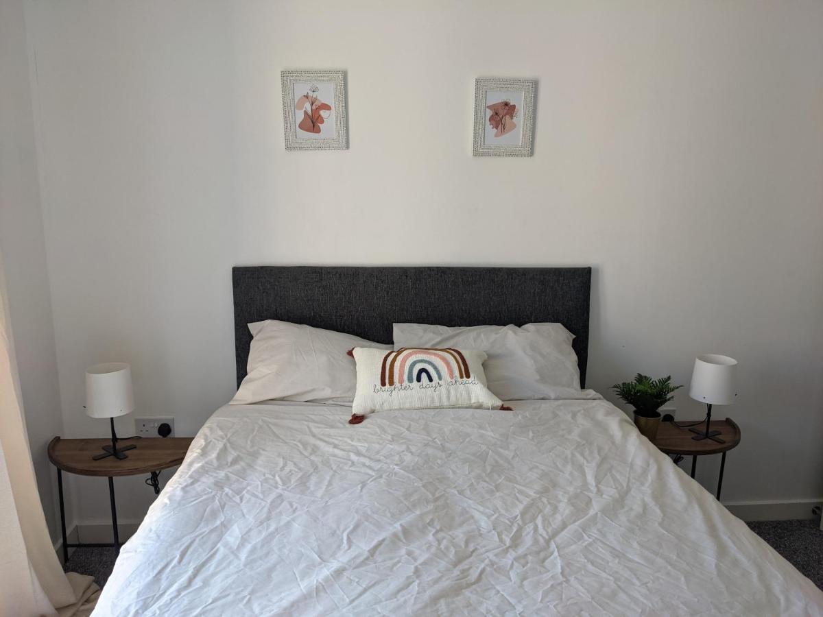 Simple 2-Bedroom 1.5 Bath Apartment In Thornhill Саутгемптон Екстер'єр фото