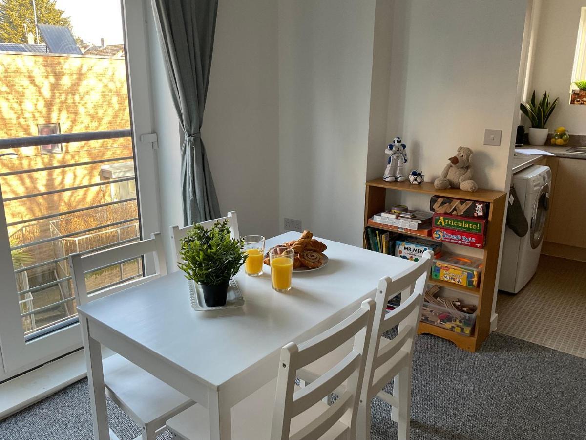 Simple 2-Bedroom 1.5 Bath Apartment In Thornhill Саутгемптон Екстер'єр фото