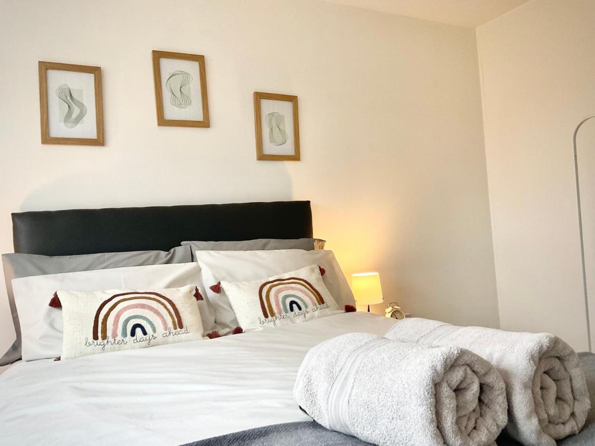 Simple 2-Bedroom 1.5 Bath Apartment In Thornhill Саутгемптон Екстер'єр фото